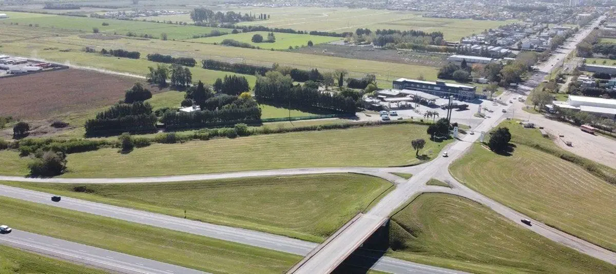 VENTA DE CAMPO SOBRE AUTOPISTA USO INDUSTRIAL 5