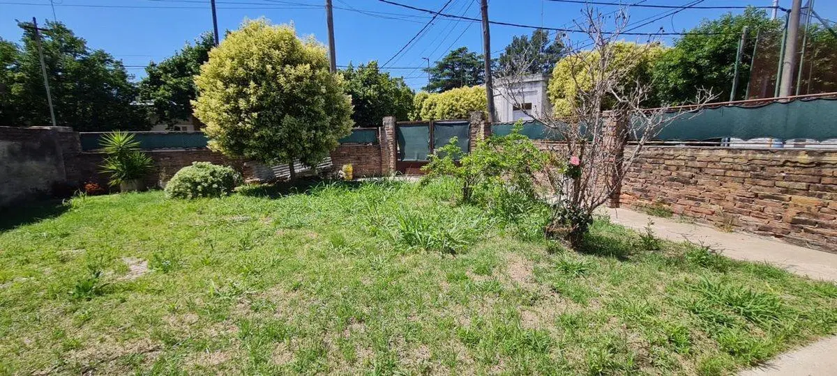 Casa 2 dormitorios cochera jardin V. Constitución 5
