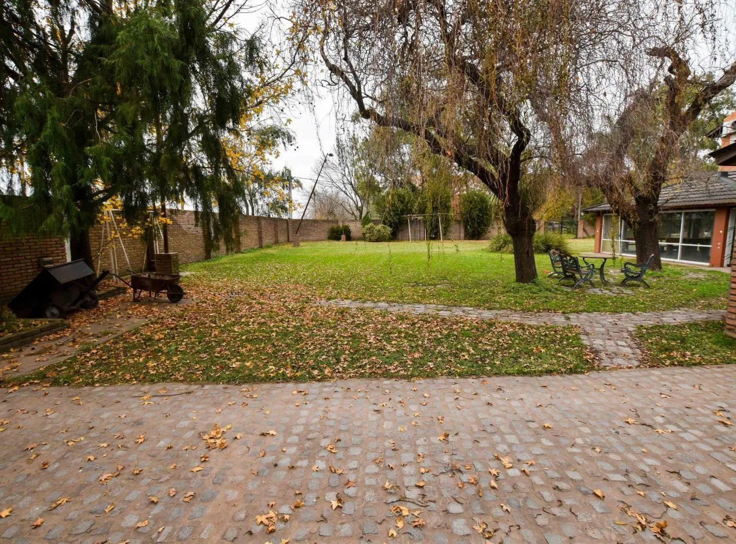 VENTA CASA 3 DORMITORIOS 6 LOTES CANCHA DE TENIS 5