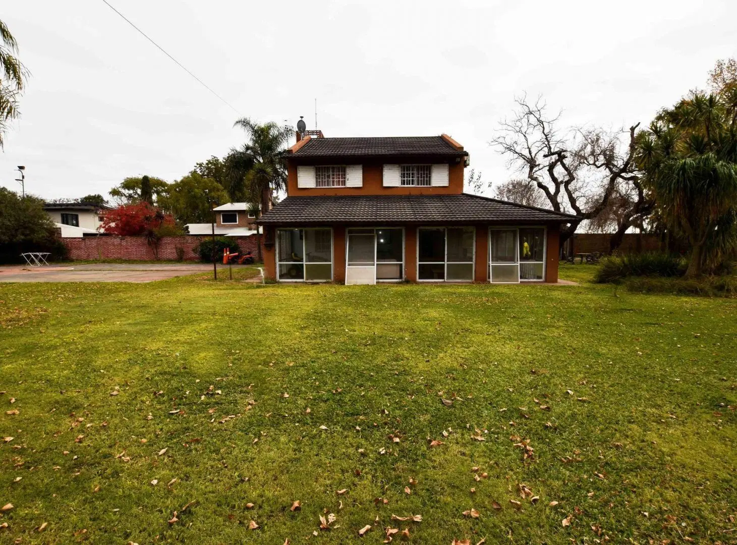 VENTA CASA 3 DORMITORIOS 6 LOTES CANCHA DE TENIS 2