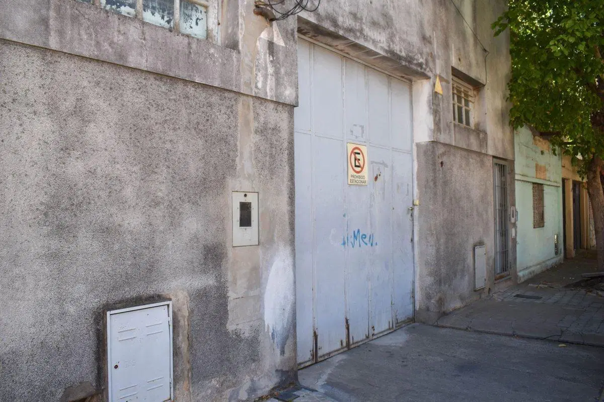 Venta galpón con oficina barrrio Azcuenaga 5