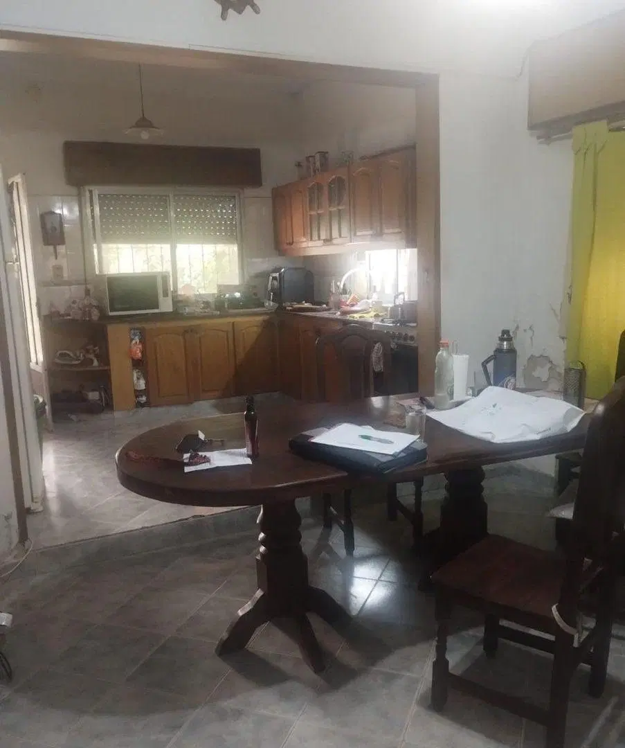 VENTA CASA 3 DORMITORIOS, PATIO Y COCHERA 3