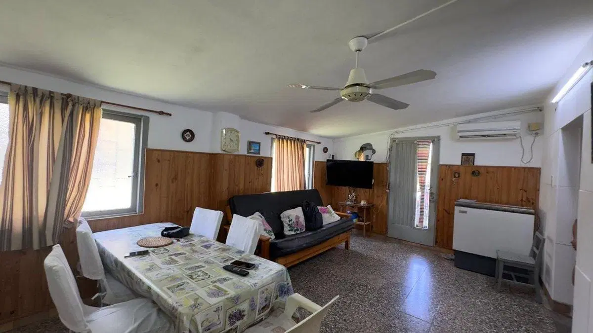CASA EN VENTA 2 DORMITORIOS CON PILETA ALVAREZ 4