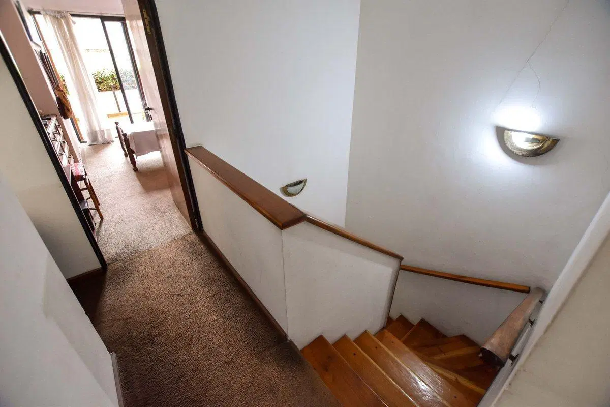 VENTA CASA 3 DORMITORIOS CON COCHERA Y JARDÍN 2