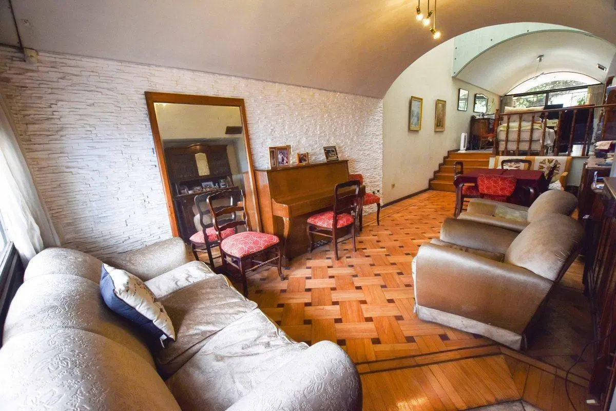 VENTA CASA 3 DORMITORIOS CON COCHERA Y JARDÍN 3