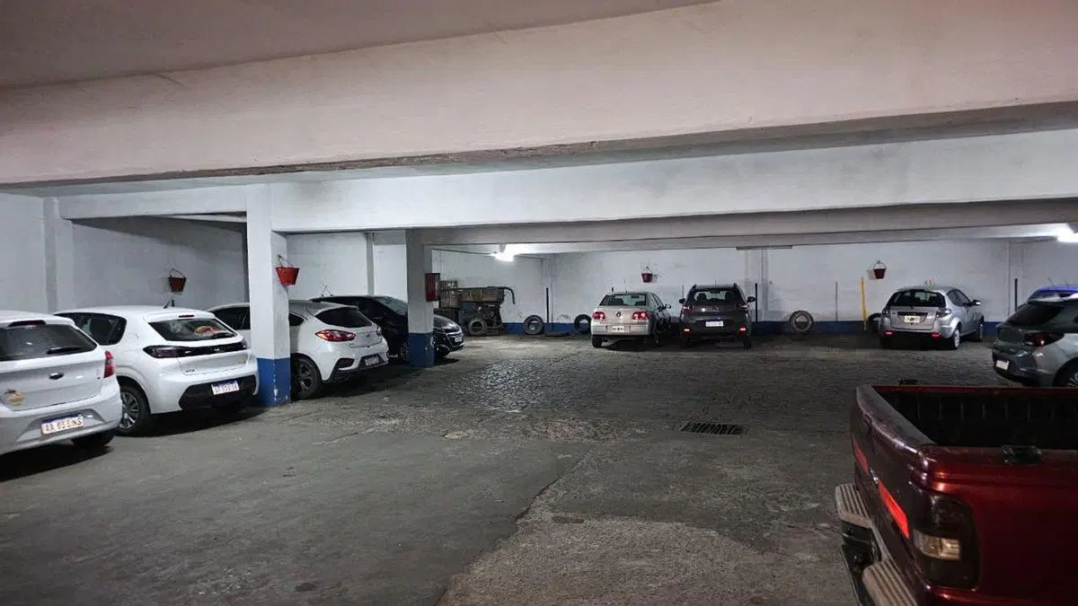 Venta de Cochera Comercial en Barrio Lourdes 5