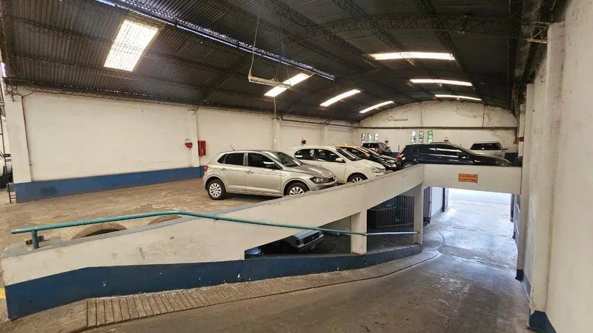 Venta de Cochera Comercial en Barrio Lourdes 2