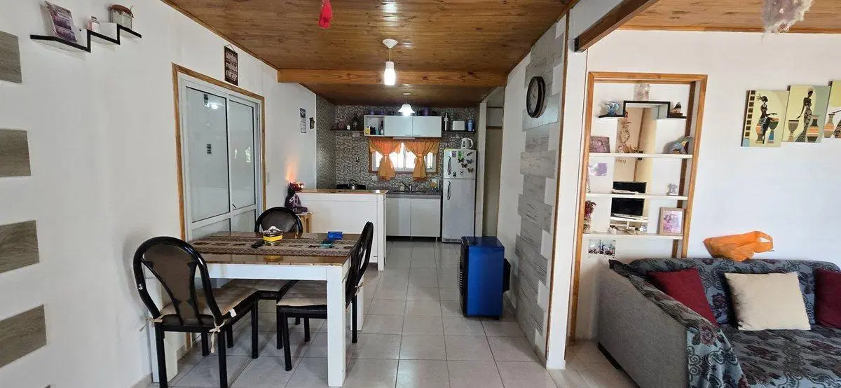 Venta casa dos dormitorios y patio verde, Alvear 3