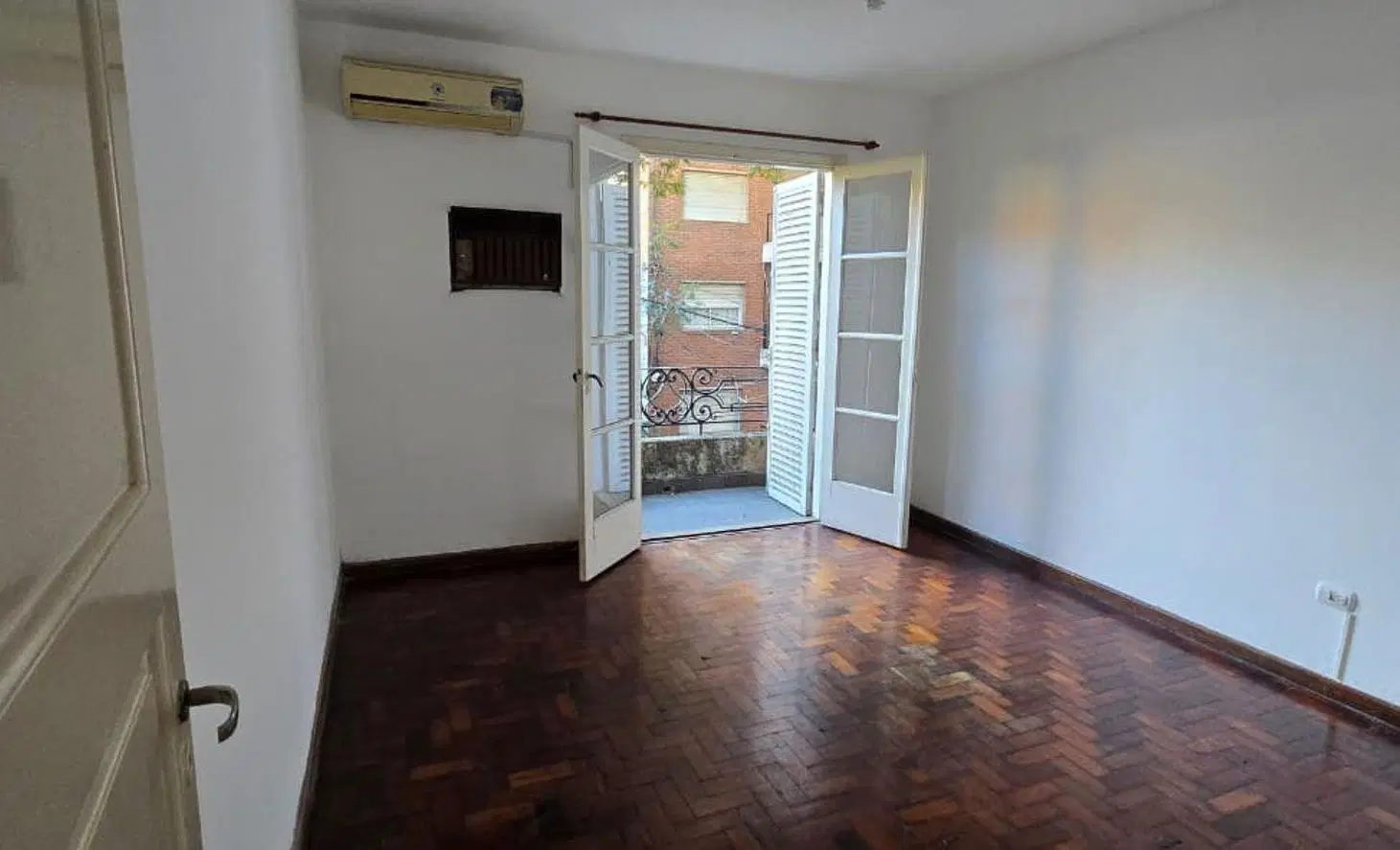Venta Departamento Escalera 2 dormitorios y balcón 5