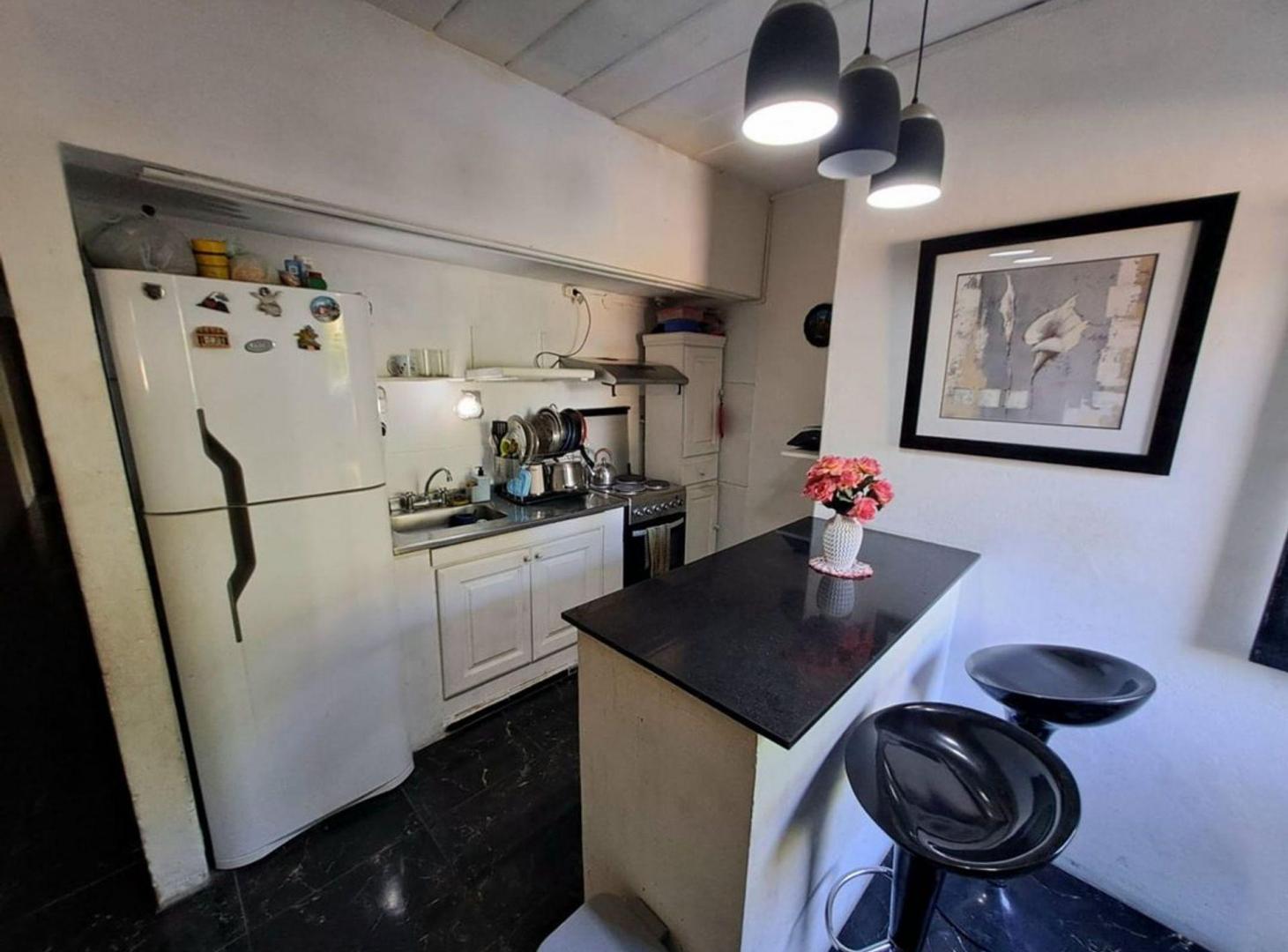 VENTA CASA 2 DORMITORIOS CON COCHERA Y PATIO