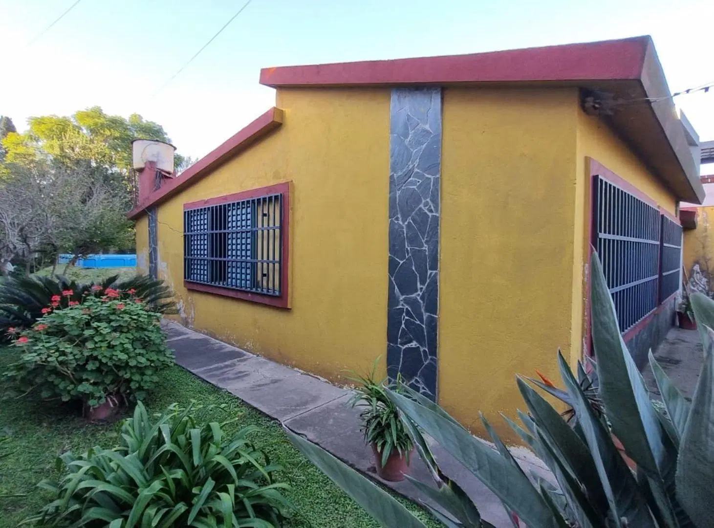 CASA 2 DORMITORIOS VENTA PARQUE VERNAZZA P. ESTHER 2
