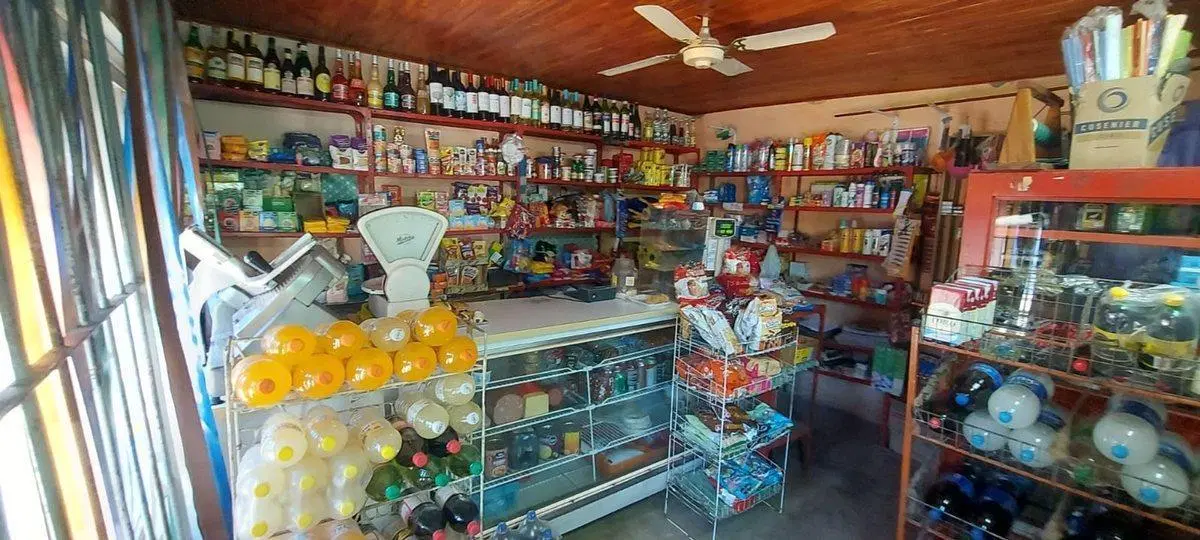 Venta casa 2 dormitorios cochera  local comercial 2