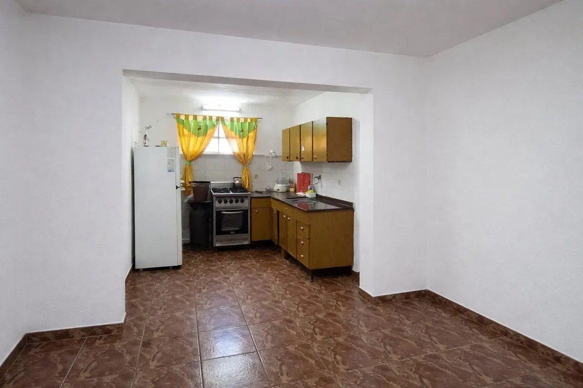 Venta casa 2 dormitorios cochera  local comercial 4