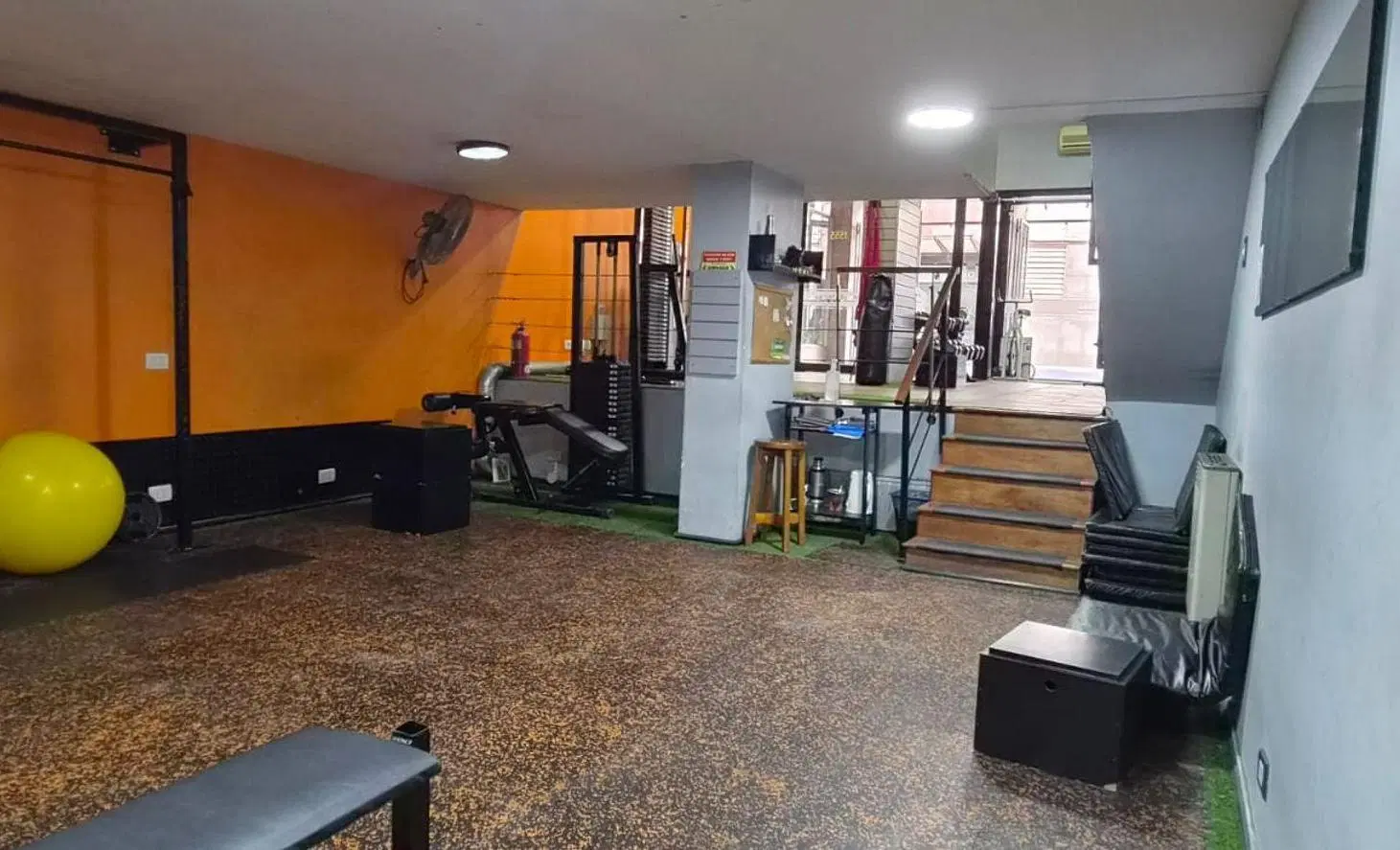 VENTA LOCAL - CON OFICINAS - VESTUARIOS - CENTRO 5
