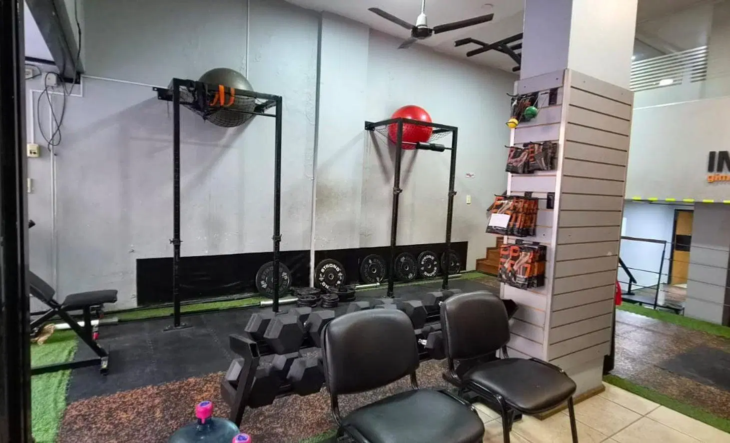 VENTA LOCAL - CON OFICINAS - VESTUARIOS - CENTRO 3