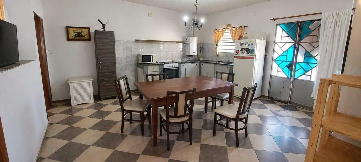 VENTA CASA 2 DORMITORIOS PATIO + 2 DEPARTAMENTOS 4