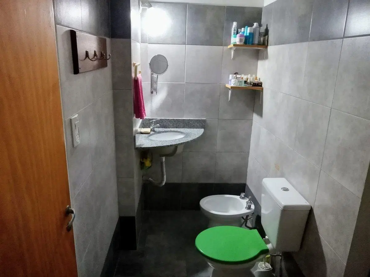 VENTA CASA 2 DORMITORIOS PATIO + 2 DEPARTAMENTOS 3
