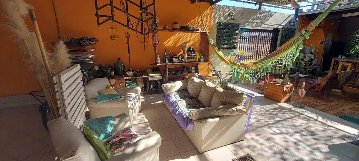 CASA 4 DORMITORIOS EN VENTA PATIO QUINCHO COCHERA 2