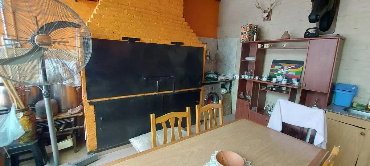 CASA 4 DORMITORIOS EN VENTA PATIO QUINCHO COCHERA 3