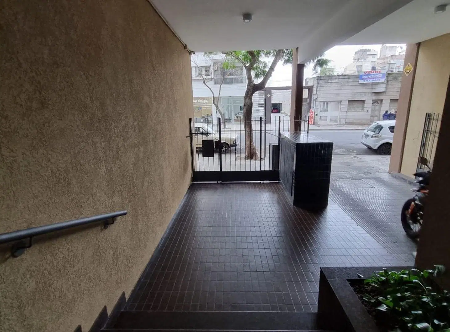 DEPARTAMENTO 1 DORMITORIOS BALCÓN  VENTA  ABASTO 3