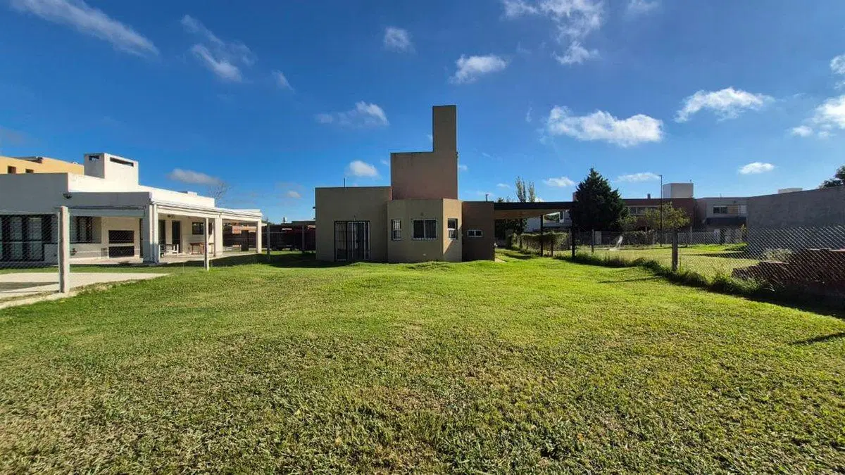 VENTA Casa 2 dormitorios, jardín - Cantegrill 3