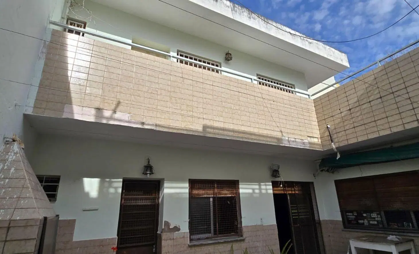 Venta Casa 4 dormitorios cochera y patio Echesortu 3