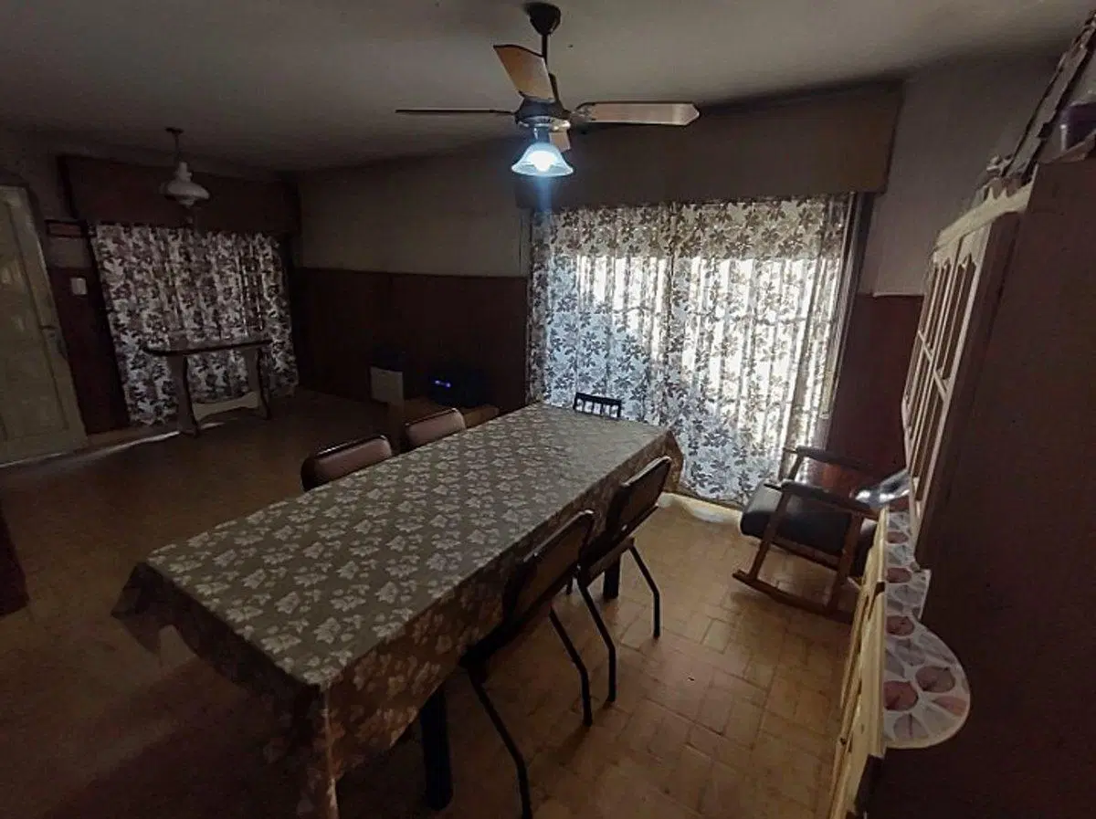 VENTA CASA AL FRENTE 2 DORMITORIOS COCHERA PATIO 2