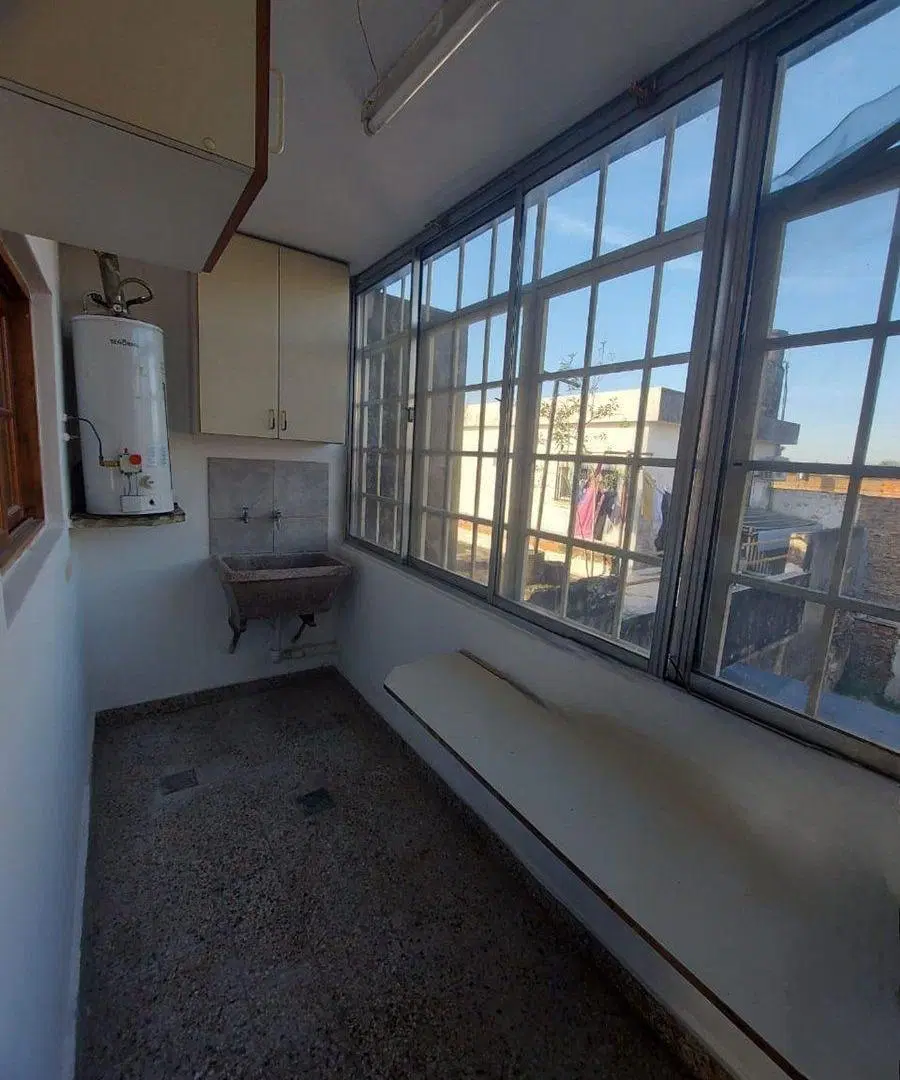 CASA EN VENTA 2 DORMITORIOS  COCHERA BARRIO MATHEU 4