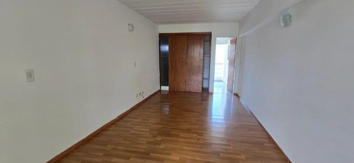 Venta Departamento Monoambiente escalera Lourdes 3