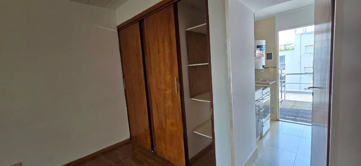Venta Departamento Monoambiente escalera Lourdes 5