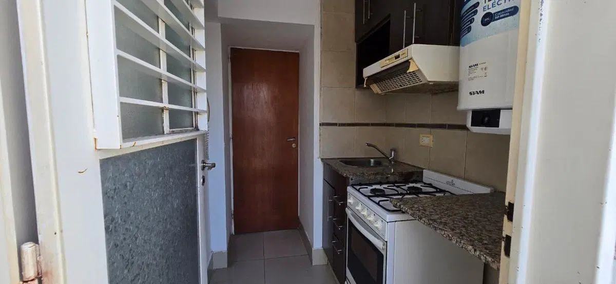 Venta Departamento Monoambiente escalera Lourdes 4