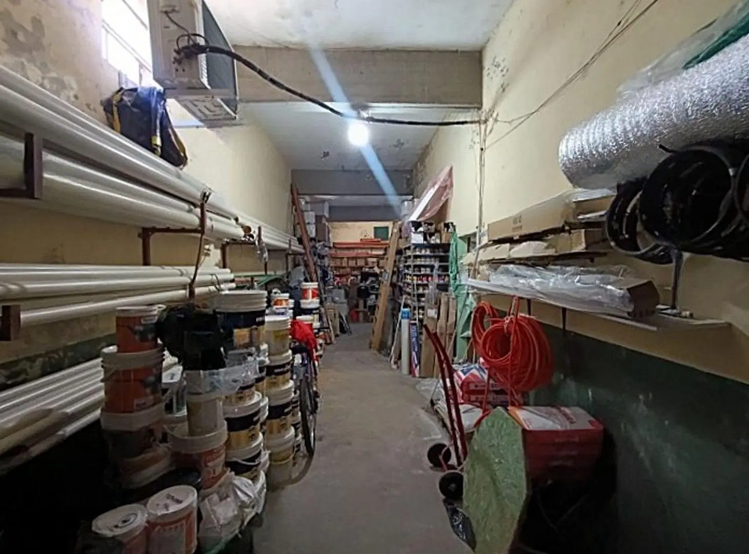 VENTA LOCAL COMERCIAL CON OFICINA Y GALPÓN 3