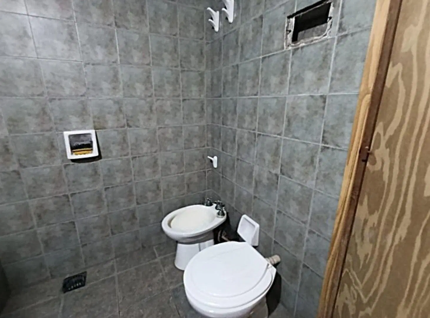 VENTA LOCAL COMERCIAL CON OFICINA Y GALPÓN 4