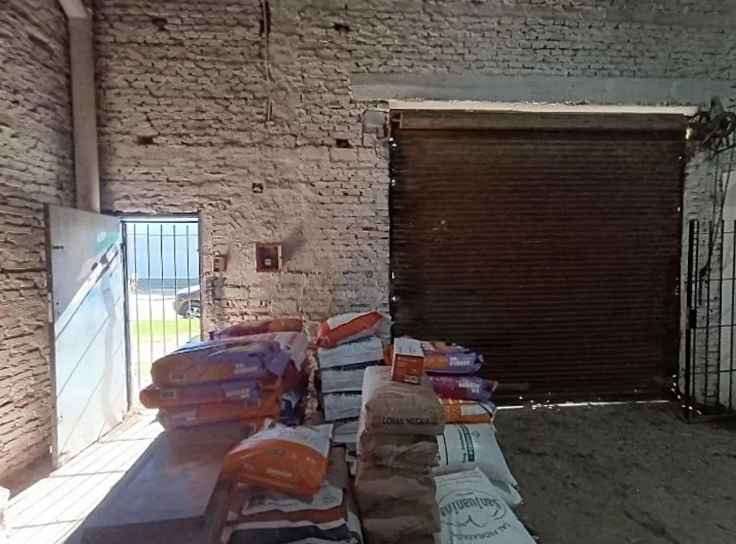 VENTA GALPÓN PARABÓLICO CON BAÑO Y OFICINA 8