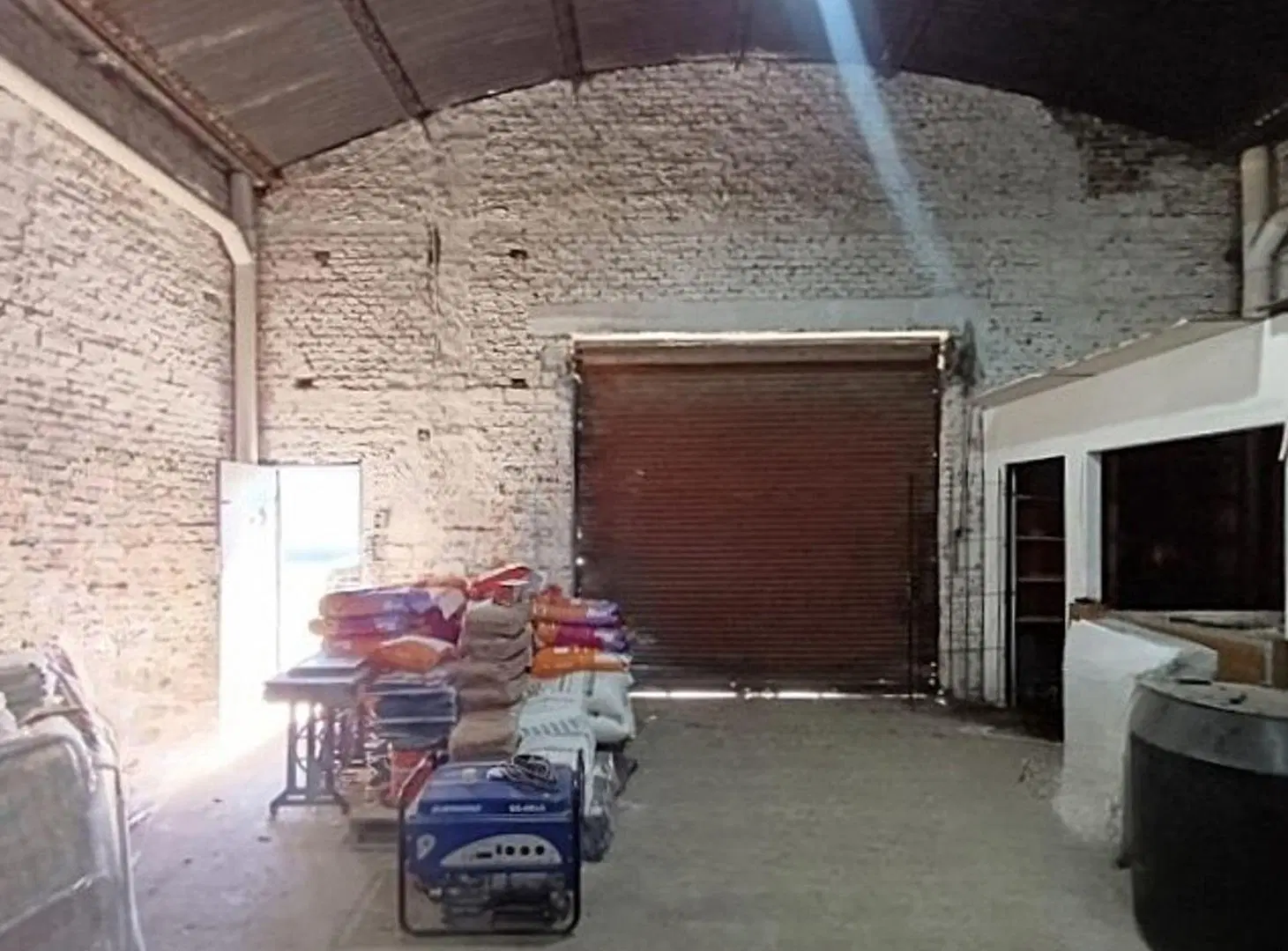 VENTA GALPÓN PARABÓLICO CON BAÑO Y OFICINA 5