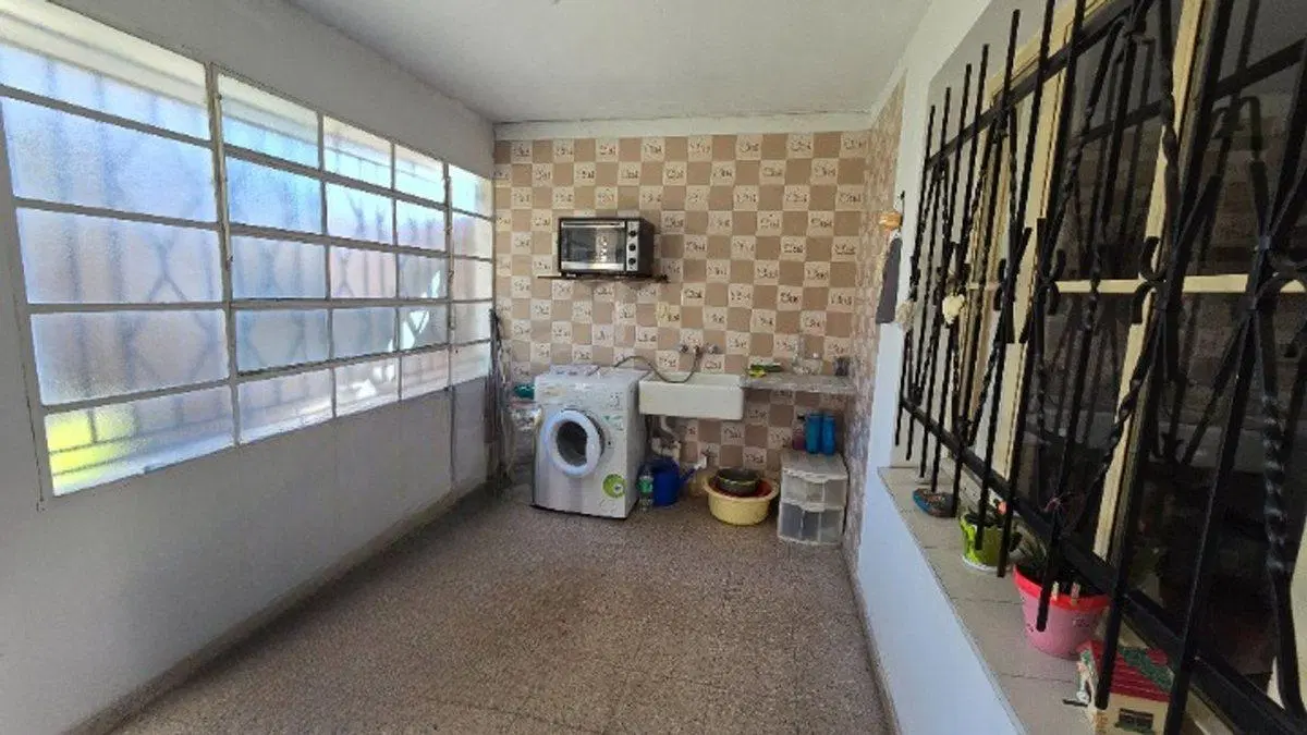 VENTA CASA 2 DORMITORIOS + COCHERA + JARDIN 3