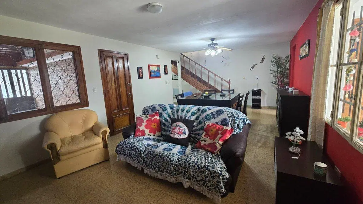 VENTA CASA 2 DORMITORIOS + COCHERA + JARDIN 2