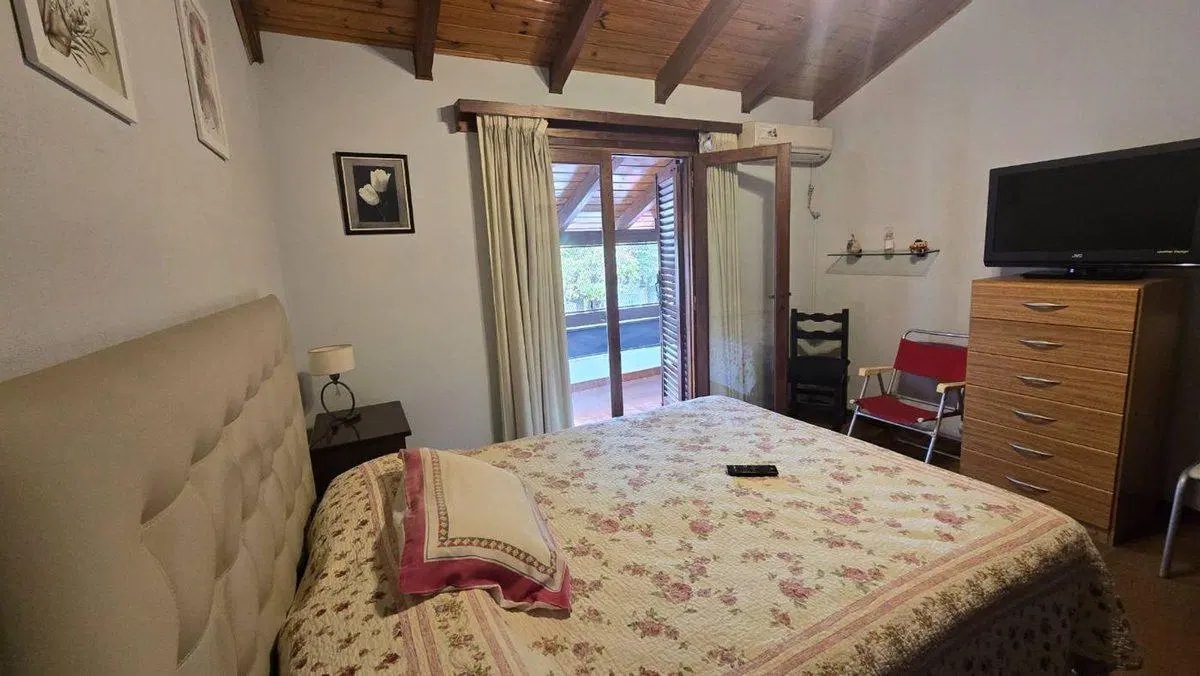 VENTA CASA 2 DORMITORIOS + COCHERA + JARDIN 8