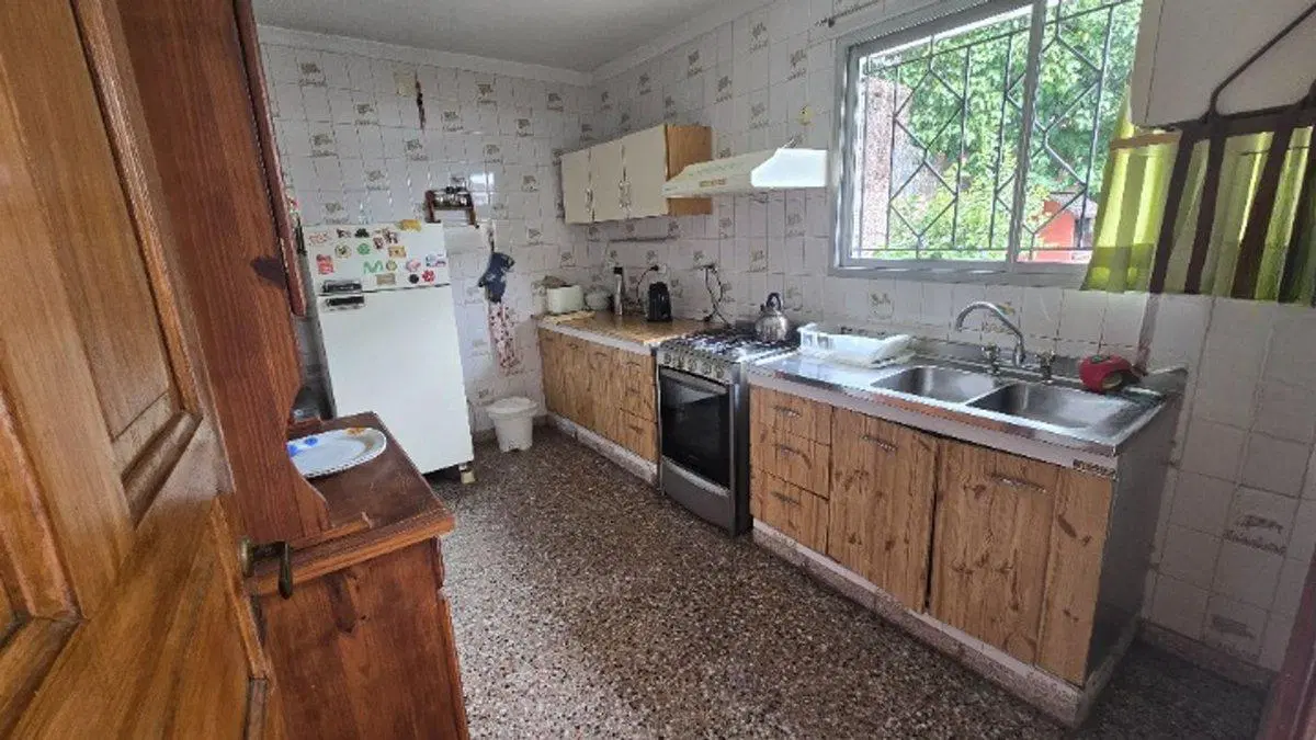 VENTA CASA 2 DORMITORIOS + COCHERA + JARDIN 8