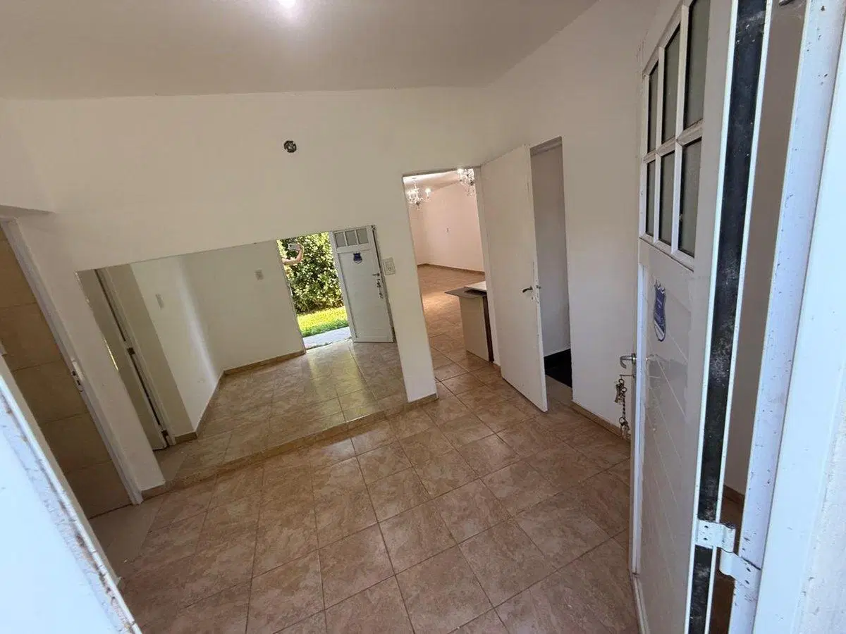 Alquiler   casa dos dormitorios  con patio Alvarez 3