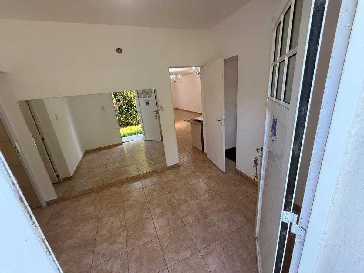 Alquiler   casa dos dormitorios  con patio Alvarez 2