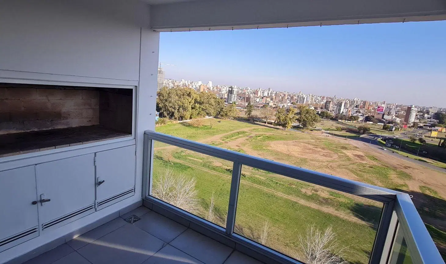 VENTA DEPARTAMENTO 2 DORMITORIOS, BALCÓN  ZONA RIO 8