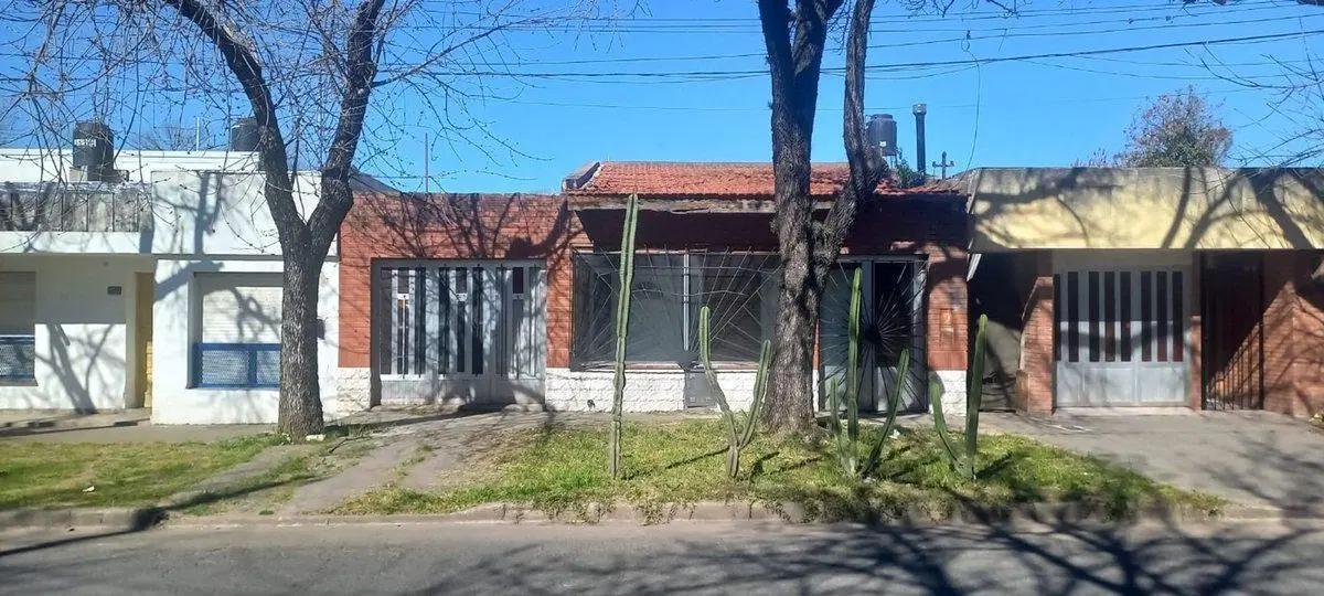 VENTA CASA, COCHERAPUERTO G. SAN MARTIN BARRIO 4