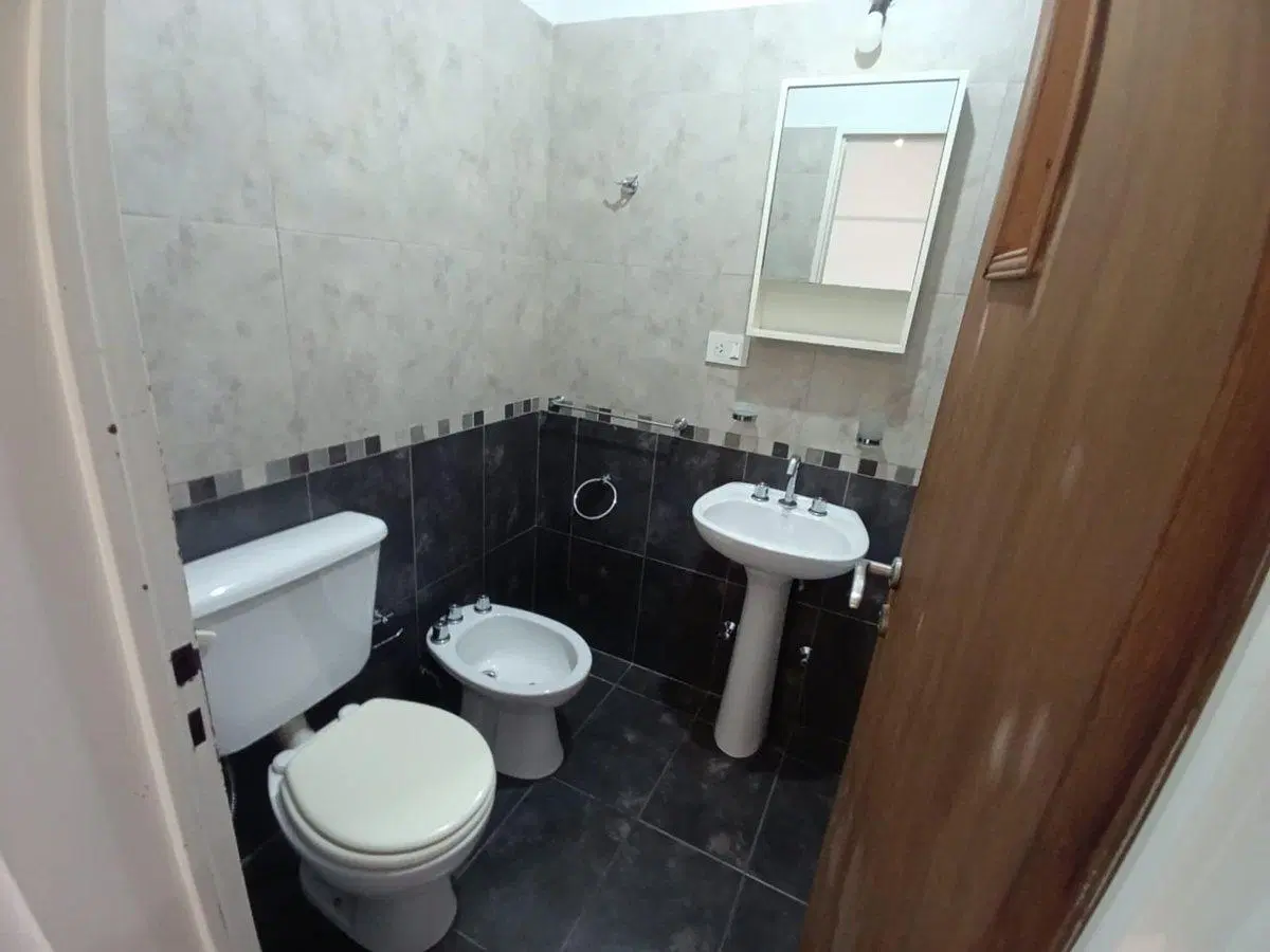 VENTA MONOAMBIENTE 1er PISO POR ESCALERA  BALCÓN 3