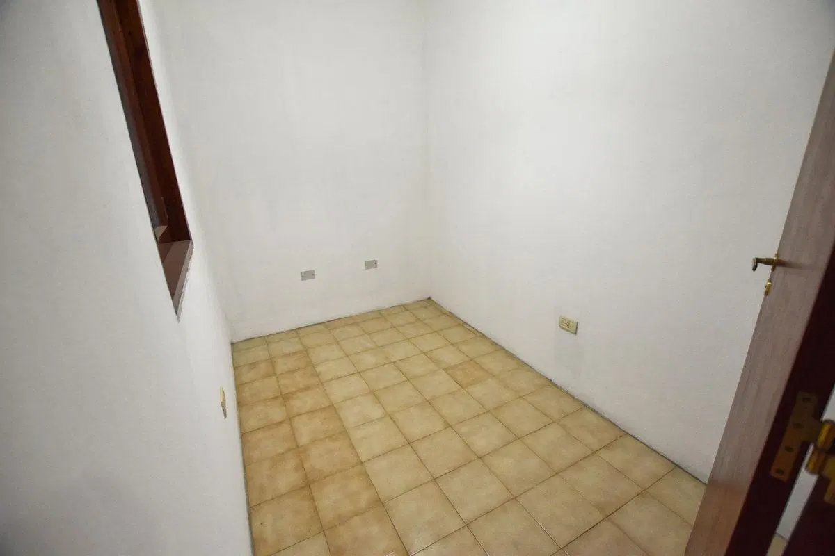 VENTA CASA TRES DORMITORIOS - COCHERA - ECHESORTU 5