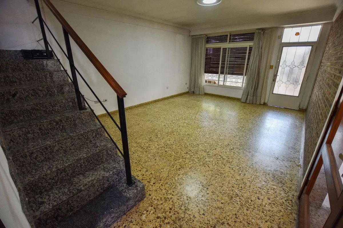 VENTA CASA TRES DORMITORIOS - COCHERA - ECHESORTU 4