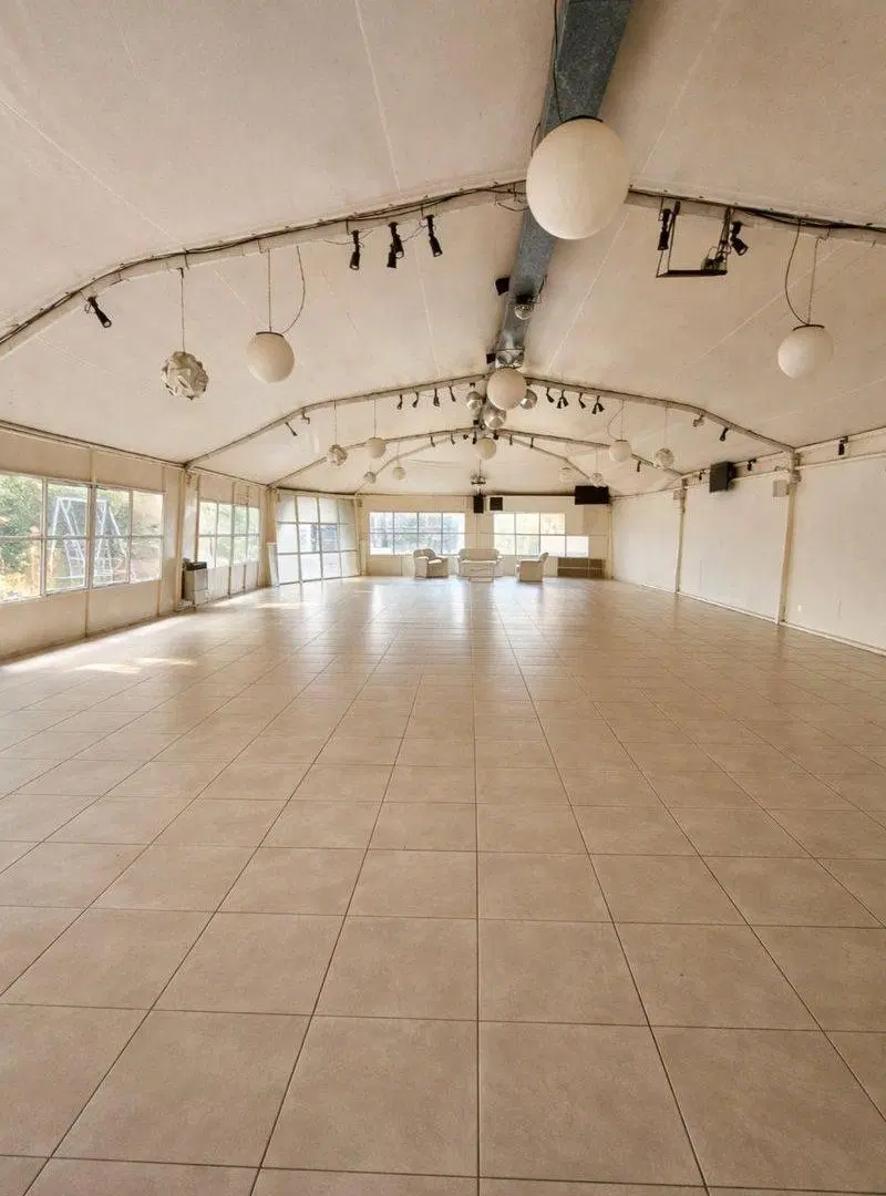 Salón de Eventos Totalmente Equipado 4