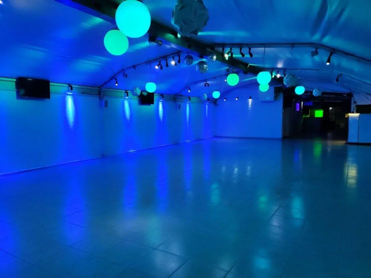 Salón de Eventos Totalmente Equipado 8