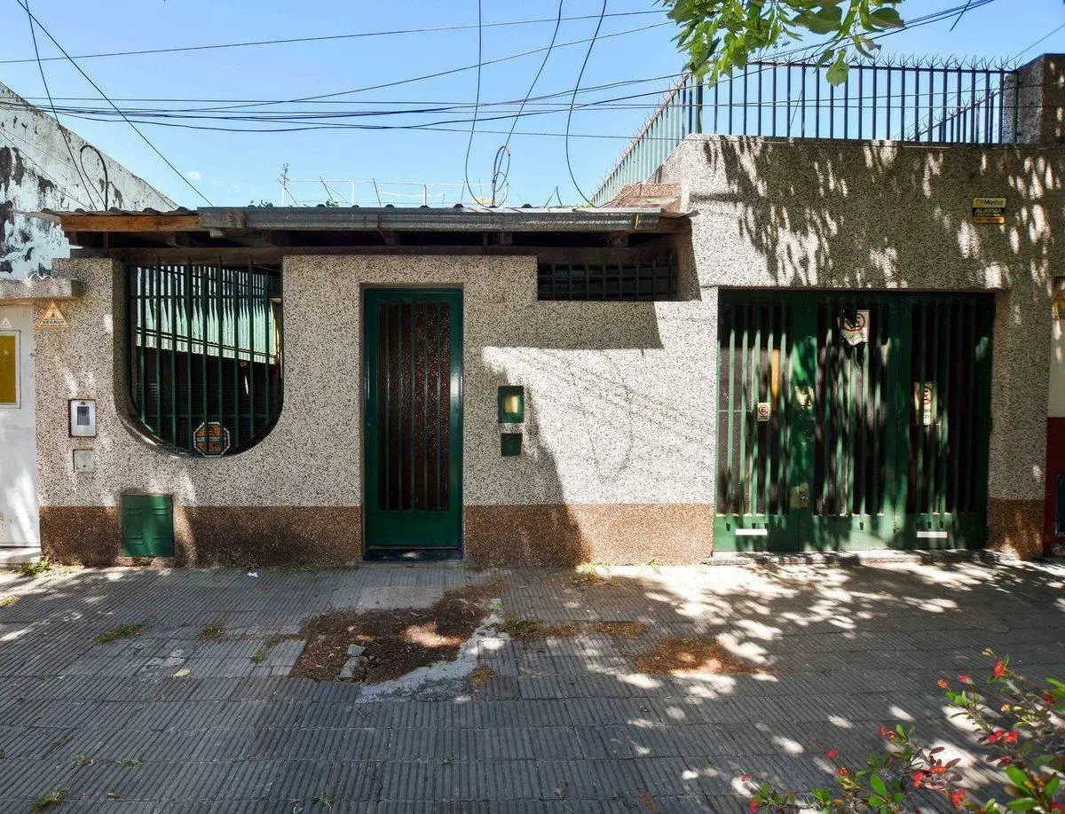 VENTA CASA 2 DORMITORIOS, COCHERA ECHESORTU 3