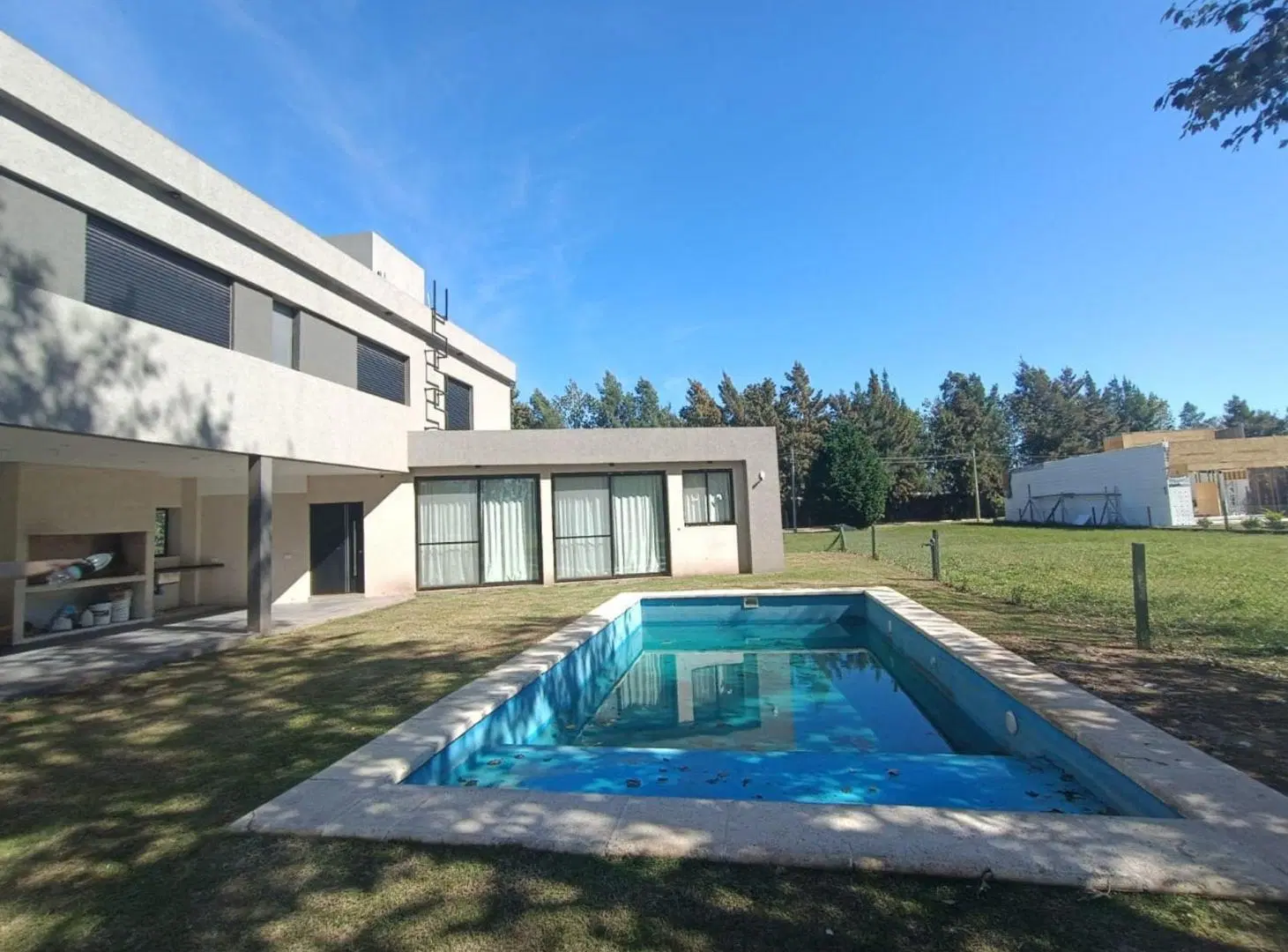 VENTA CASA EXCELENTE CALIDAD - PINARES DEL SUR 2